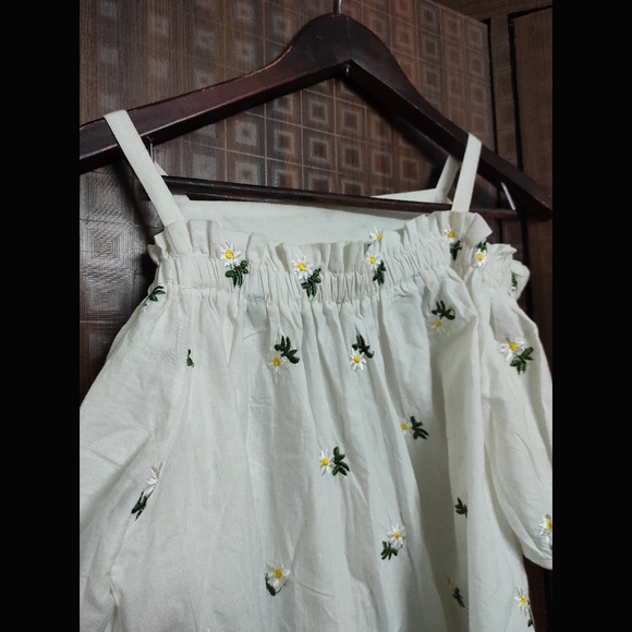 Off Shoulder Puff Sleeved Top 🤍 - Picture 2 of 8